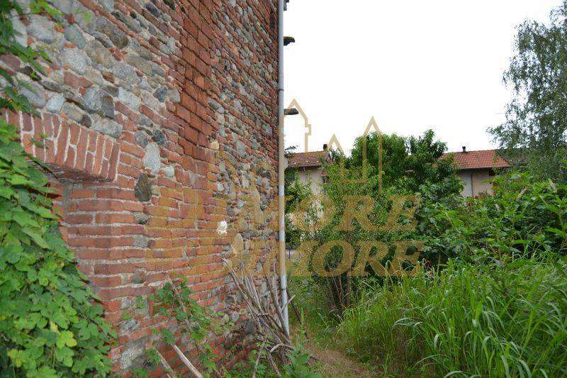 rustico-con-terreno-a-suno-08