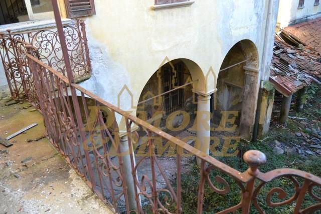 stabile-d-epoca-da-ristrutturare-sul-lago-d-orta-1