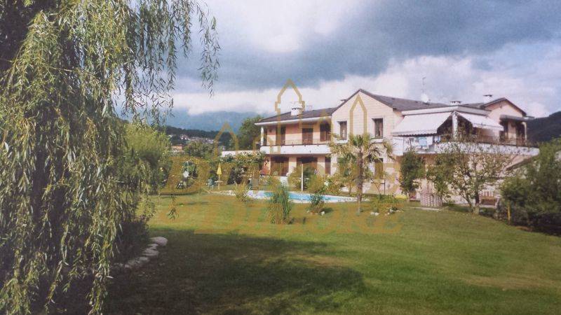 Villa a schiera ristrutturata a Casale Corte Cerro