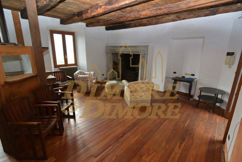 villa-a-ghiffa-con-giardino--vista-lago-02