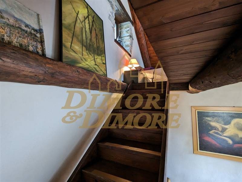 Scala che accede al soppalco.jpg