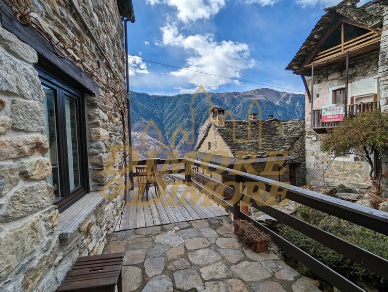 Terrazzo da cui si accede a cucina.jpg