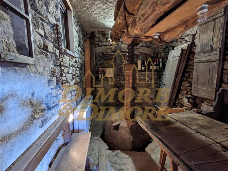 Cantina con torchio 2.jpg