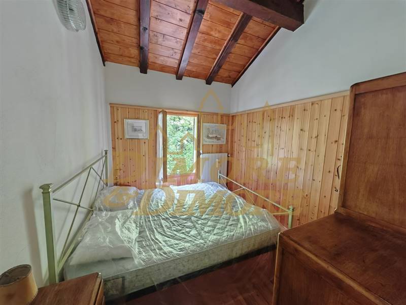 Camera da letto appartamento primo piano.jpg