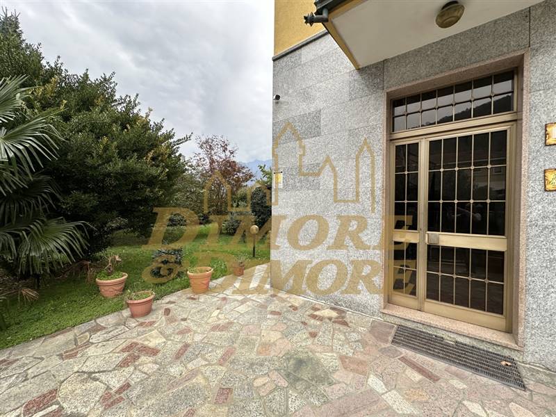 Porta entrata palazzina.JPG