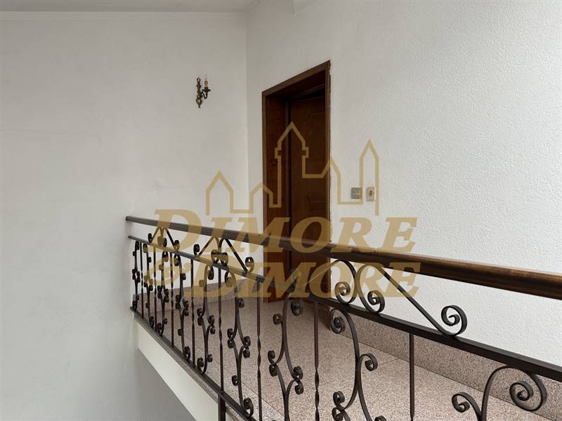 Porta ingresso appartamento.JPG