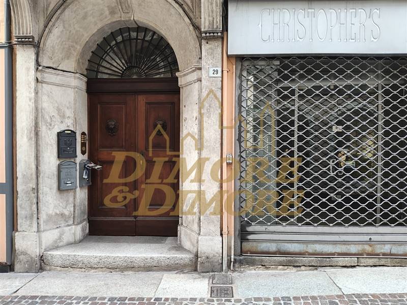 Porta ingresso palazzina.jpg