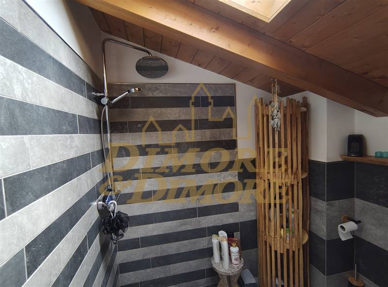 Bagno con doccia 2.jpg