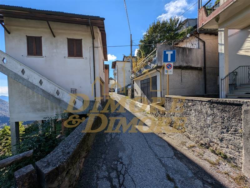 Strada dove sopra c'e la casa.jpg