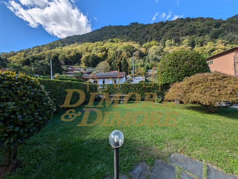 Giardino anteriore 2.jpg