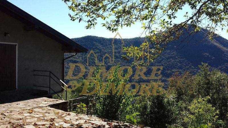 casa-a-caprezzo-nel-bosco-con-vista-lago--08