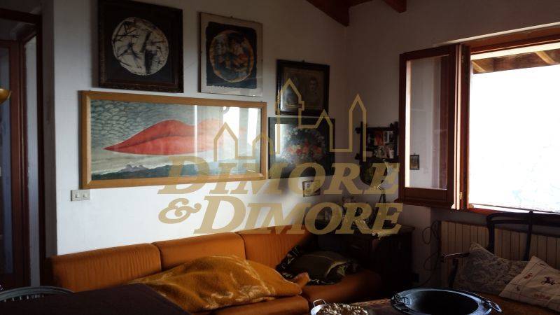 casa-a-caprezzo-nel-bosco-con-vista-lago--16