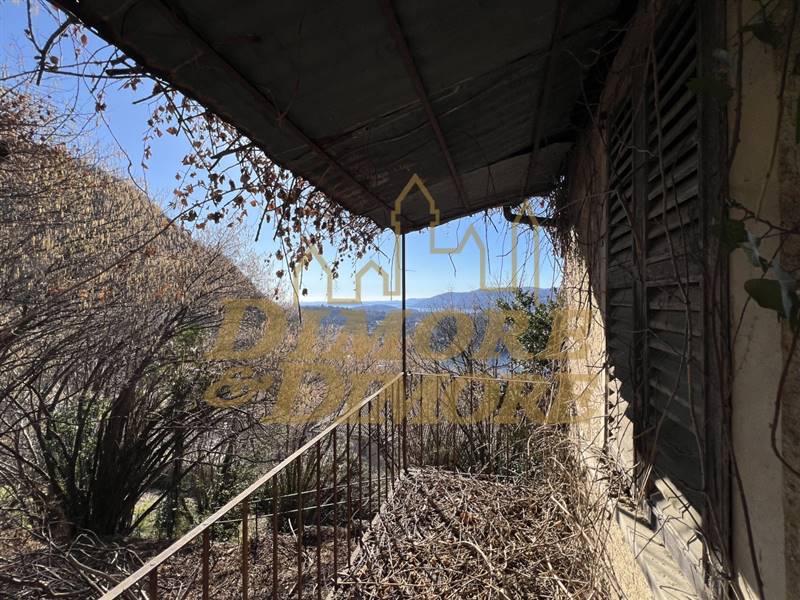 Rustico dal primo piano