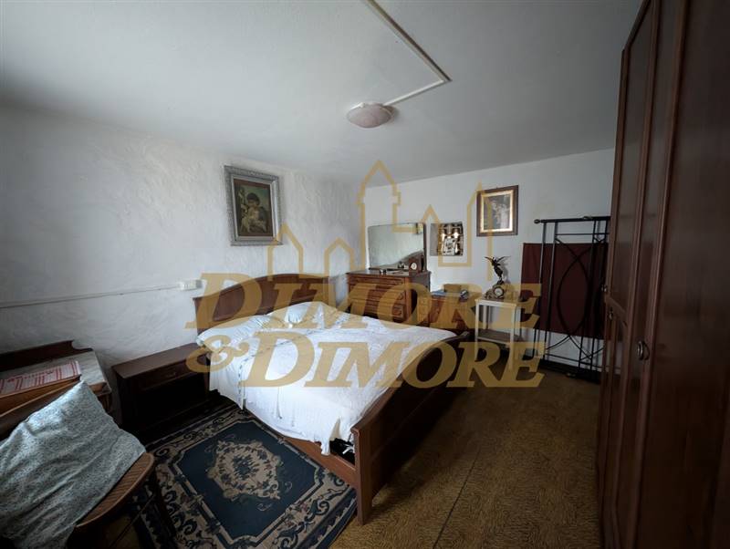 Camera da letto 2 primo piano.jpg