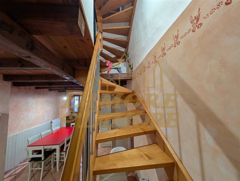 Scala accesso primo piano.jpg