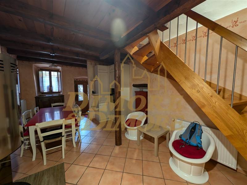 Zona giorno piano terra 3.jpg