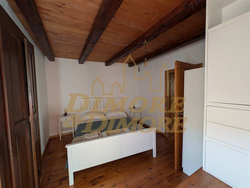 Camera da letto matrimoniale primo piano 2.jpg