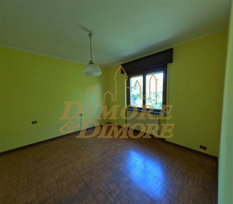 Camera da letto 2.JPG