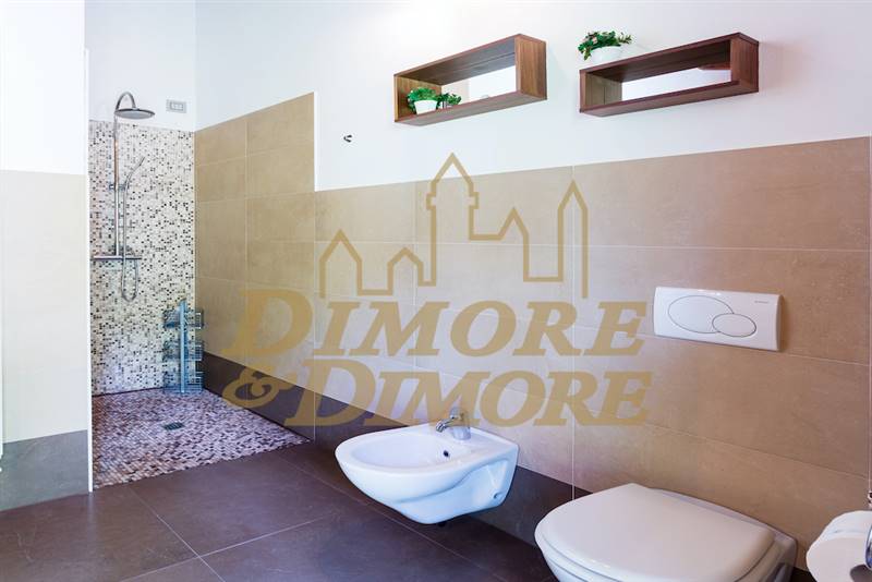 Villa Sereni ensuite bathroom.jpg