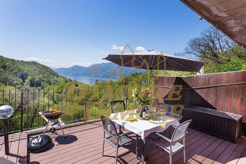 Villa Sereni outdoor dining.jpg