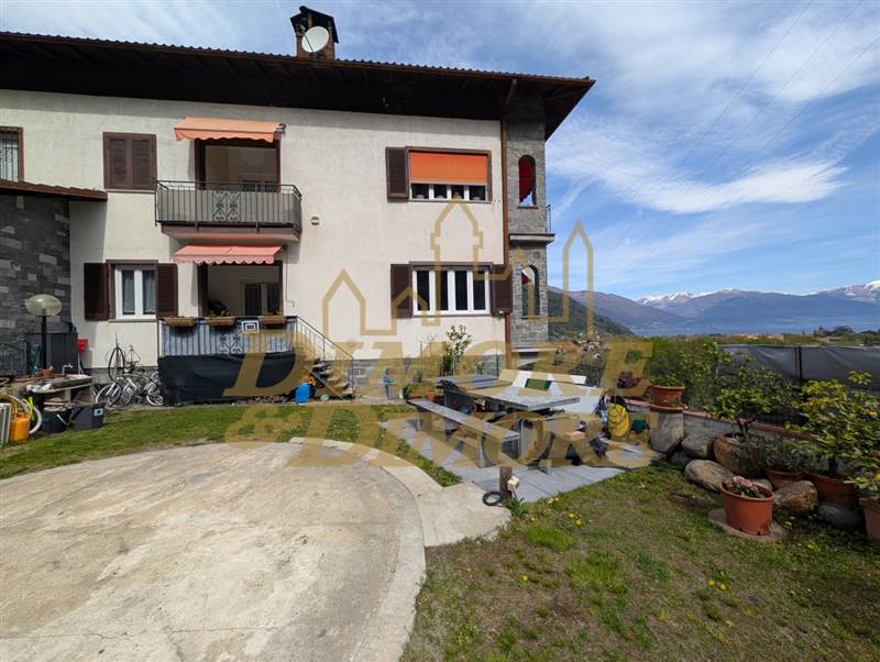 Giardino frontale.jpg