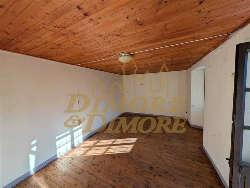 Secondo locale secondo piano 2.jpeg