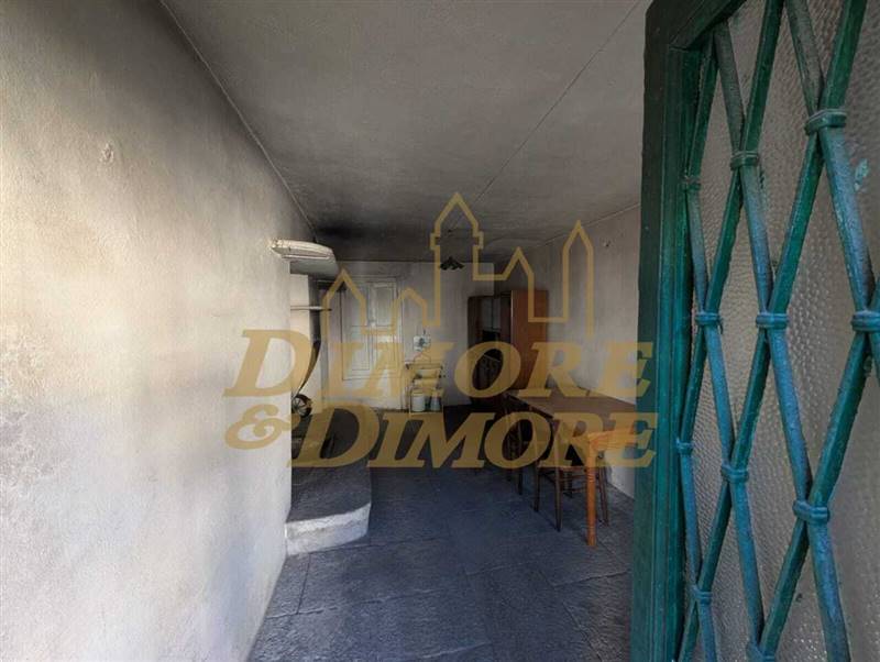 Cucina con camino primo piano 2.jpeg