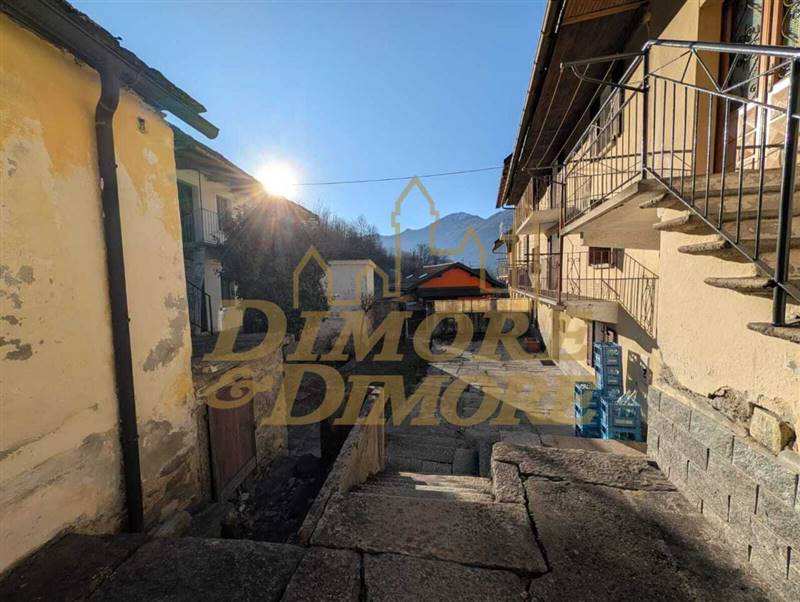 Vista piazzetta in comunione.jpeg