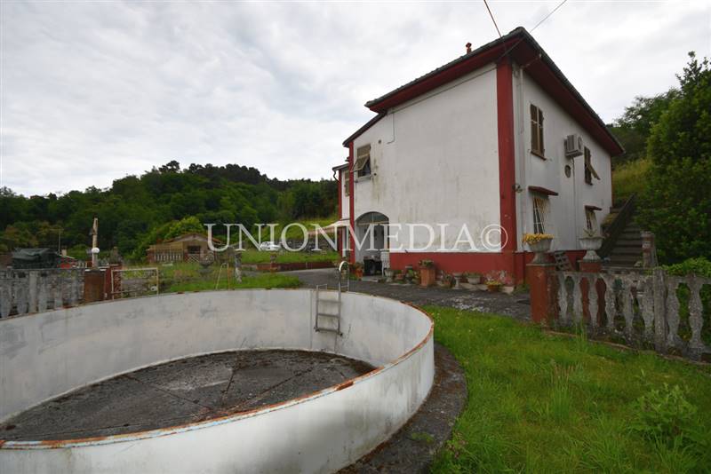 3 vezzano ligure casa indipendente villa giardino.