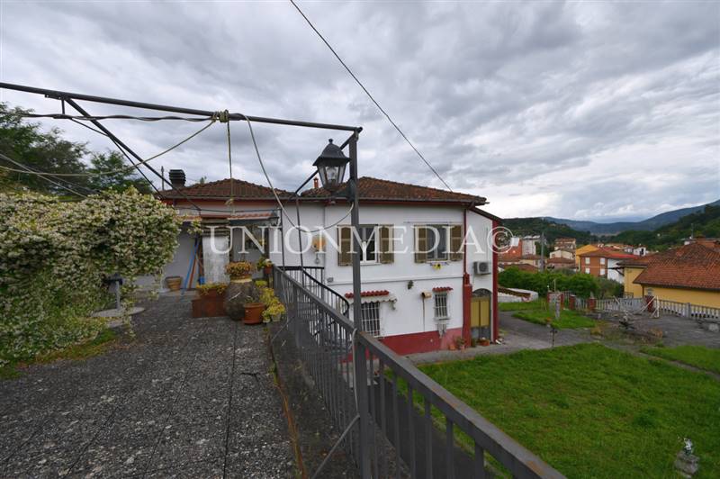 9 vezzano ligure casa indipendente villa giardino.
