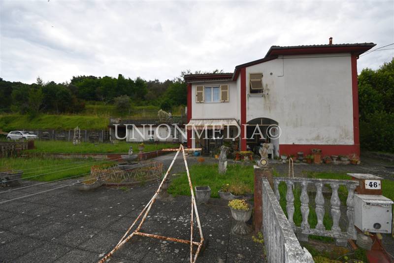 2 vezzano ligure casa indipendente villa giardino.
