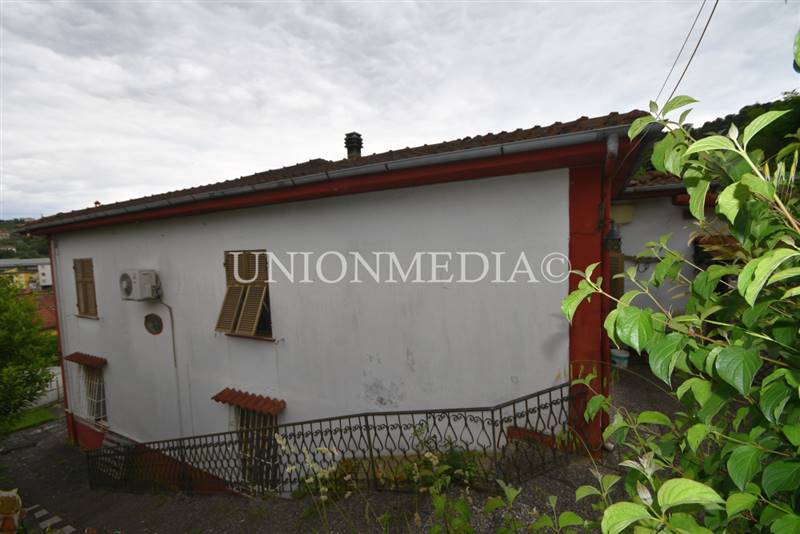 4 vezzano ligure casa indipendente villa giardino.