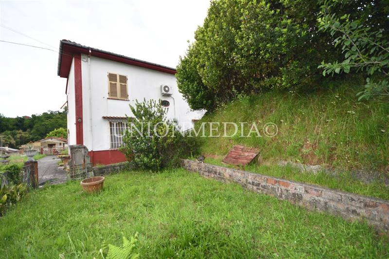 5 vezzano ligure casa indipendente villa giardino.