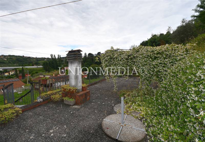6 vezzano ligure casa indipendente villa giardino.
