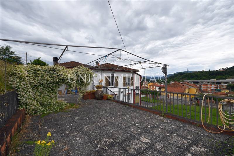 8 vezzano ligure casa indipendente villa giardino.