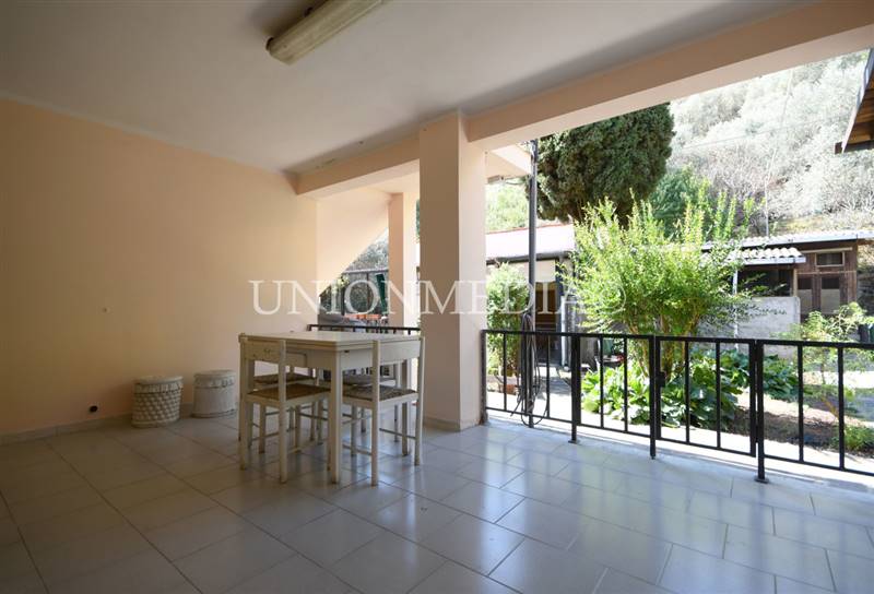 20 arcola appartamento 4 vani con giardino terrazz