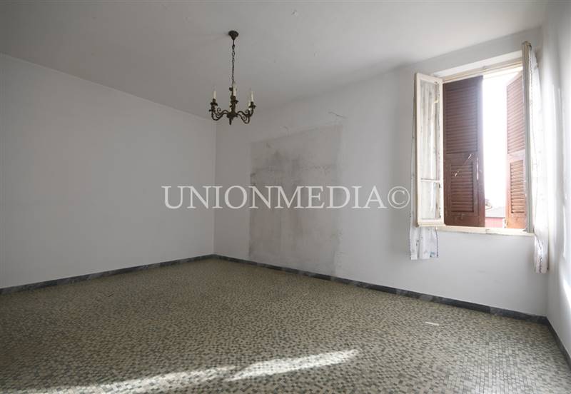 8 appartamento vezzano ligure.jpg