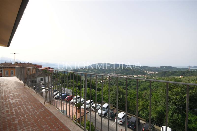 16 appartamento vezzano ligure.jpg