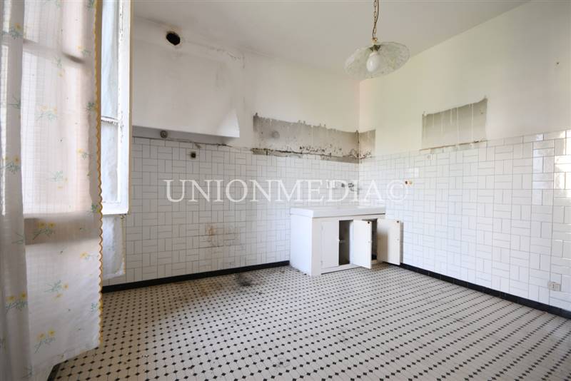 7 appartamento vezzano ligure.jpg