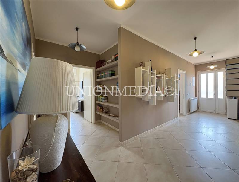 12 a casa indipendente villa castelnuovo magra la