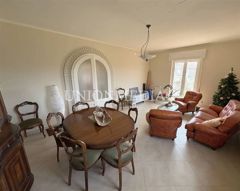 12 casa indipendente villa castelnuovo magra la sp