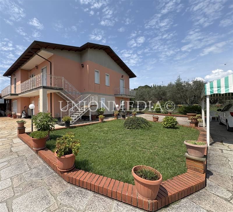 10 casa indipendente villa castelnuovo magra la sp