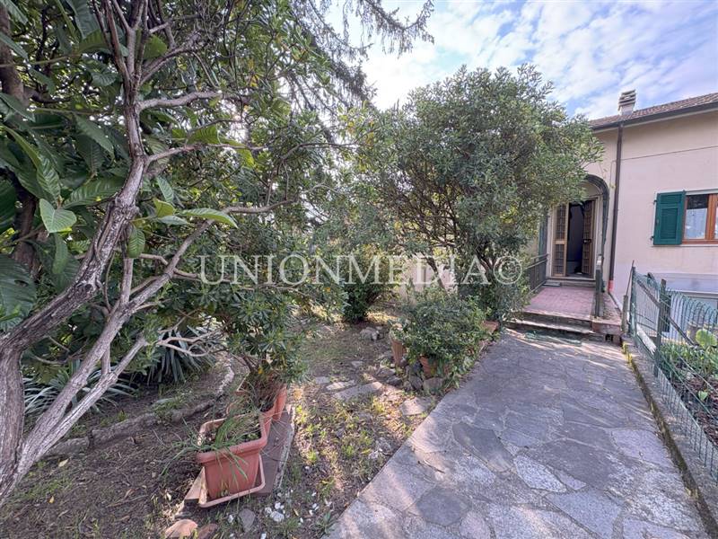 1 SARZANA CASA SEMINDIPENDENTE VILLETTA GIARDINO.j