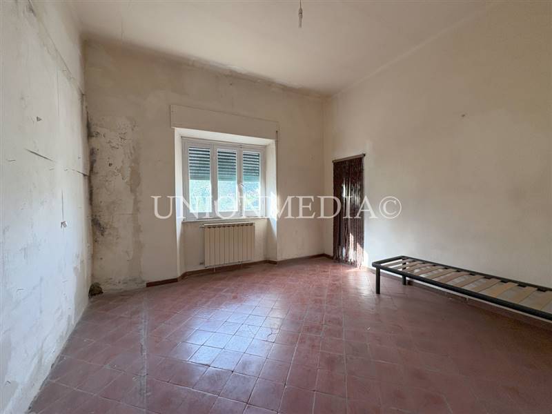 19 SARZANA CASA SEMINDIPENDENTE VILLETTA GIARDINO.