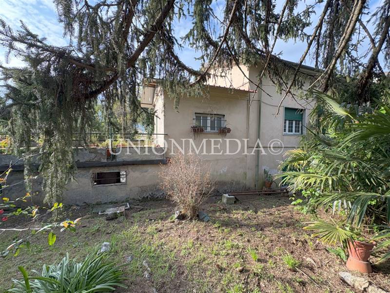 4 SARZANA CASA SEMINDIPENDENTE VILLETTA GIARDINO.j