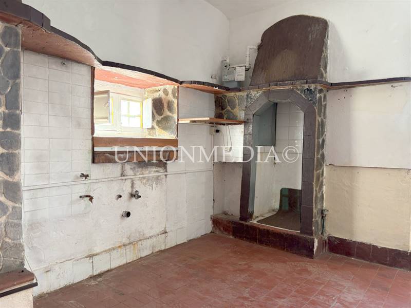 27 SARZANA CASA SEMINDIPENDENTE VILLETTA GIARDINO.