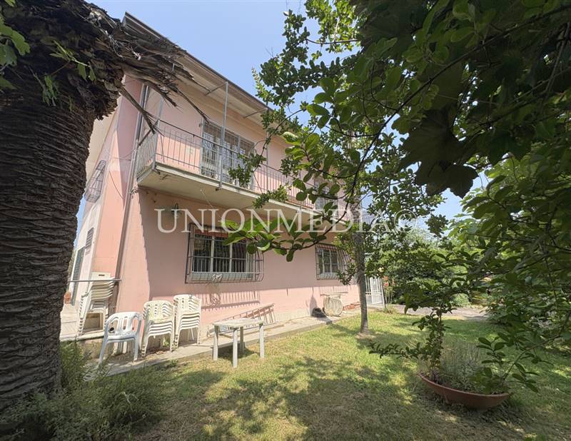 7 SARZANA CASA INDIPENDENTE CON GIARDINO.jpg