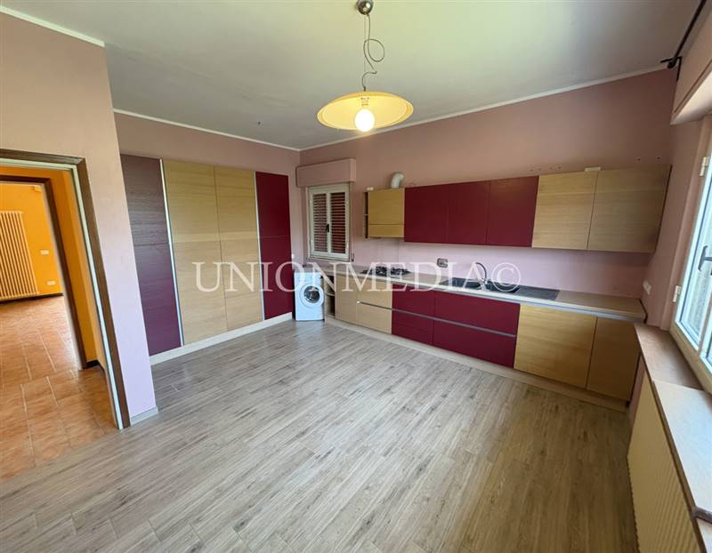 8 SARZANA CASA INDIPENDENTE CON GIARDINO.jpg