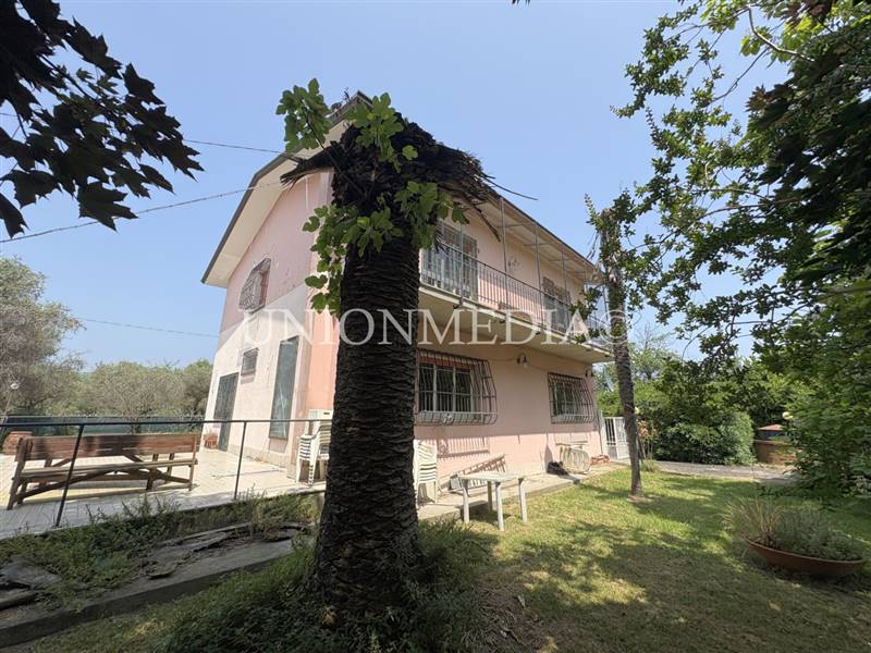 6 SARZANA CASA INDIPENDENTE CON GIARDINO.jpg