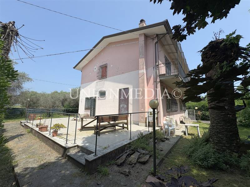 5 SARZANA CASA INDIPENDENTE CON GIARDINO.jpg